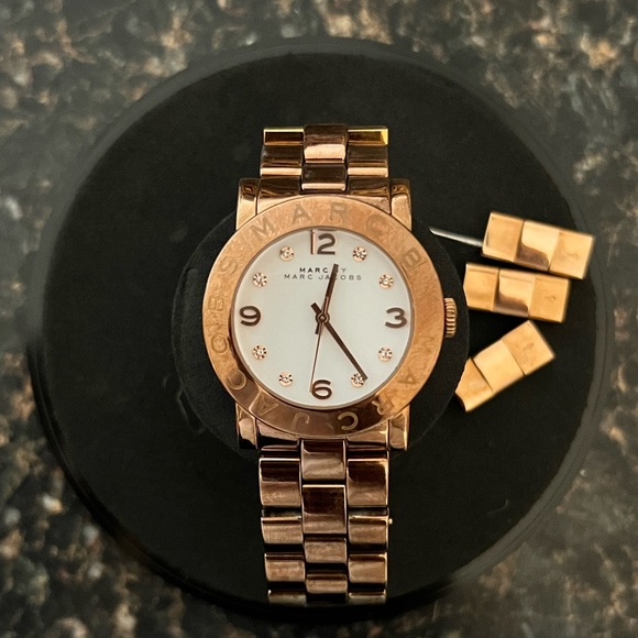 Marc Jacobs Unisex Rose Gold Tone Watch - Picture 3 of 7